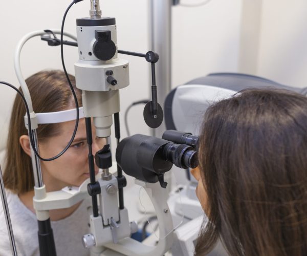 doctor-testing-patient-eyesight (3)